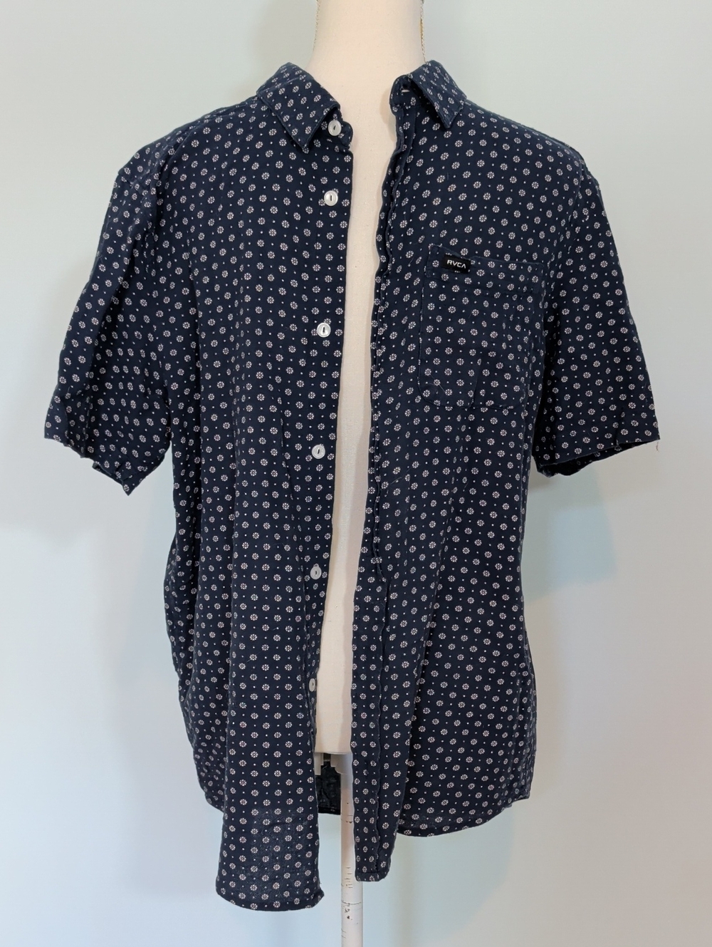 RVCA Navy Short-Sleeve Button-Up with White Micro Dot abstract flower Pattern M